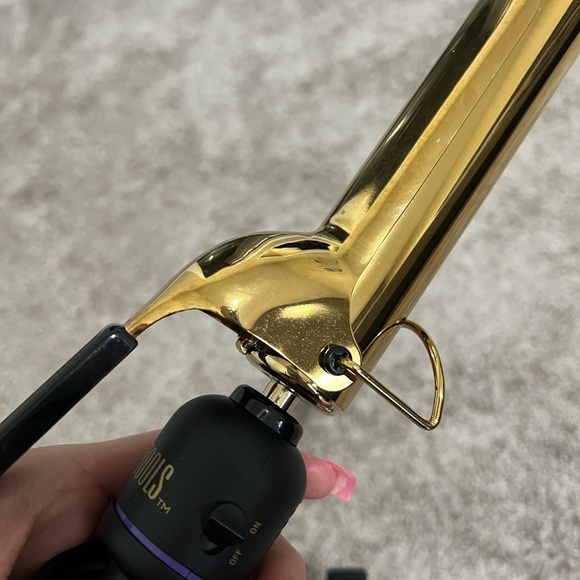 NWOT - hot tools 1 1/4 in iron - Picture 3 of 4